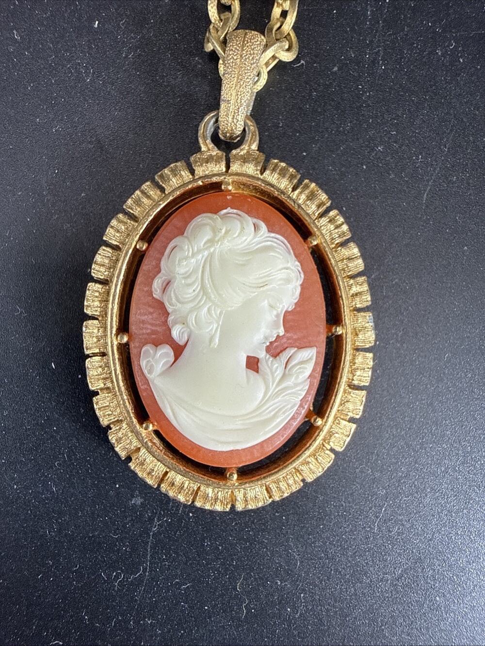 Vintage 1974 Avon Gold Tone Cameo Reversible Pendant Chain Necklace 24"